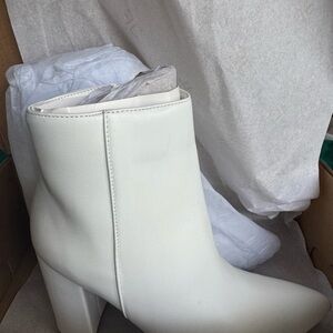 JustFab White Heeled Boots Sleek Minimalist Design